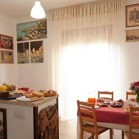 Leccesalento Oda ve Kahvaltı 3*